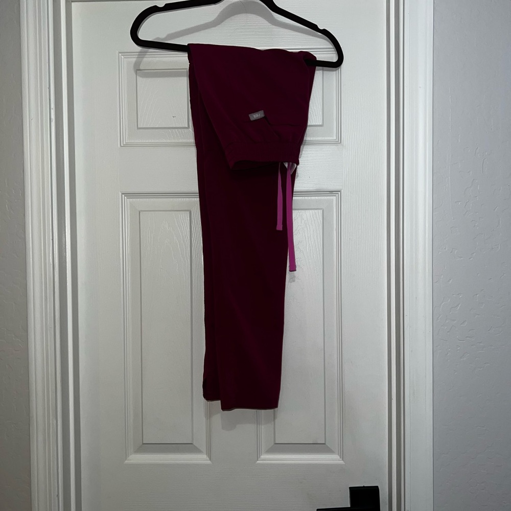 FIGS Yola skin scrub pants - magenta.